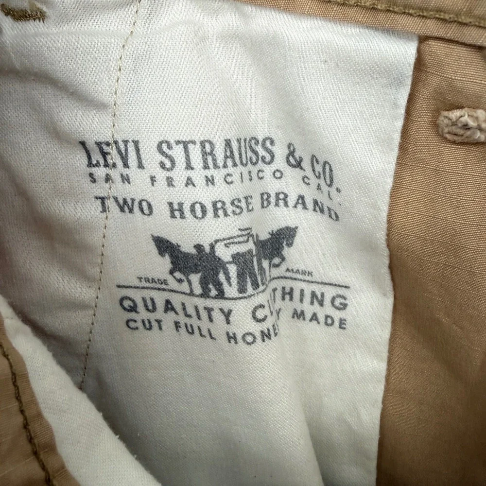 LEVI'S MEN'S CARRIER CARGO 9.5